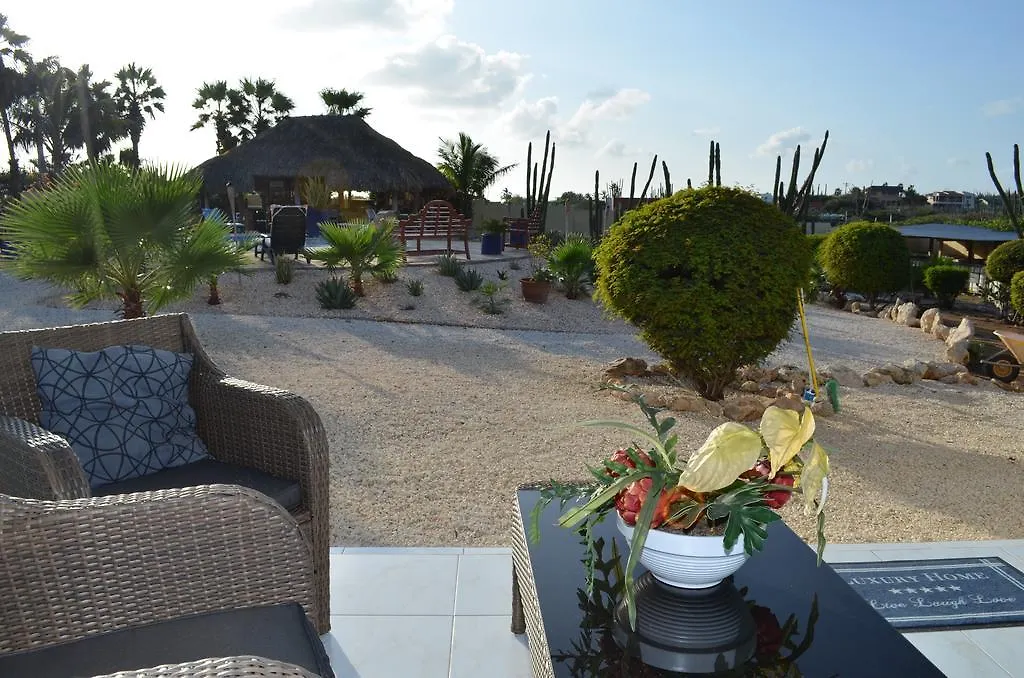 Paradise Villas & Apartments Ораньестад