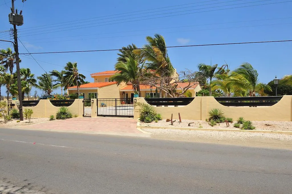 Paradise Villas & Apartments 오란제스타트