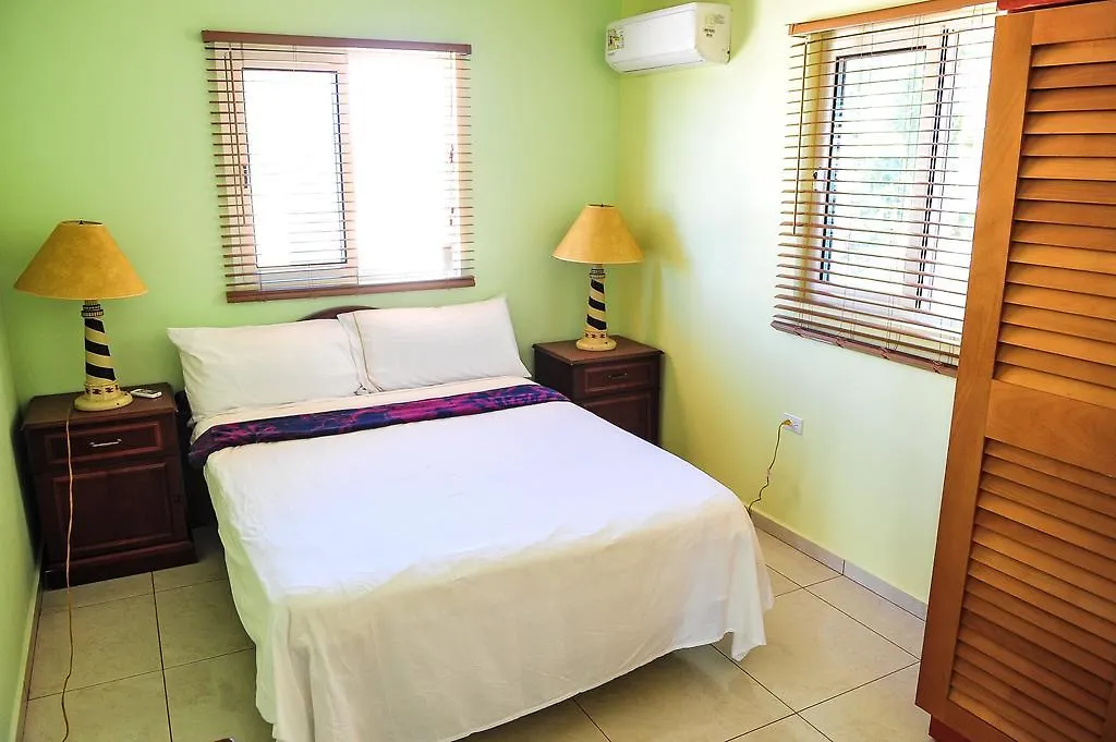 Paradise Villas & Apartments 오란제스타트